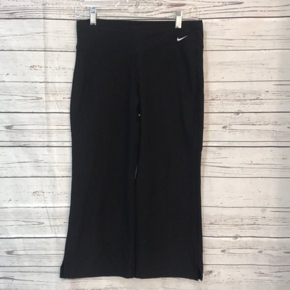 Nike Pants - Nike cropped wide leg leggings